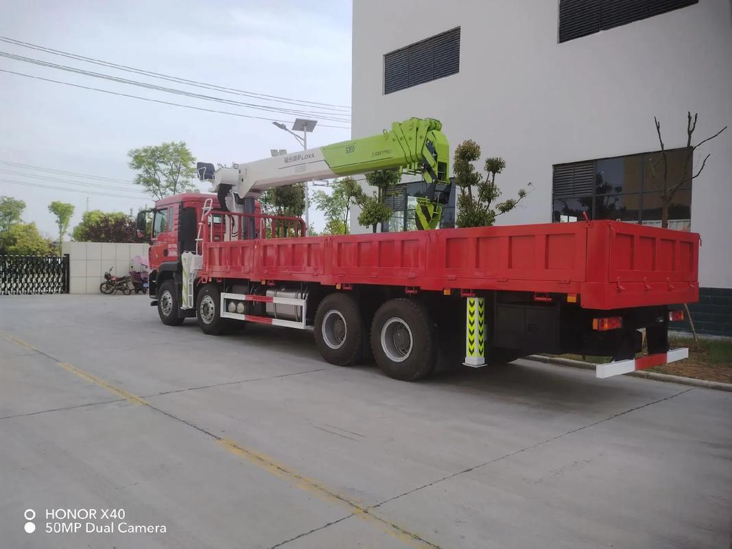 福田雷萨随车吊全系产品优惠促销，品质与实惠双重盛宴