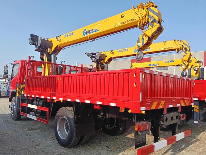 东风随车吊搭载徐工8吨5节臂，21米举升高度展现卓越性能