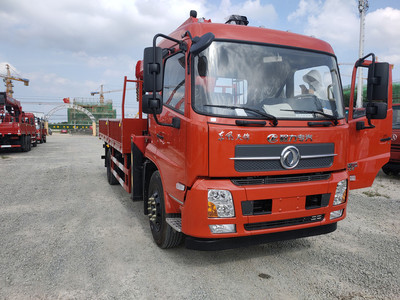 东风天锦单桥8吨三一随车吊 高效作业的多功能利器