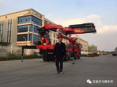 新宏昌重工集团创始人亲赴扬州工厂，为随车吊新品展前助阵