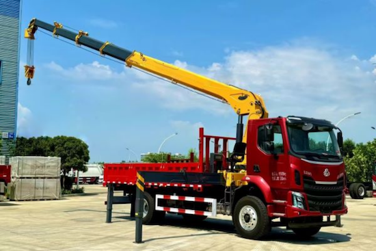 乘龙M3随车吊 专用车市场创富大奖实至名归