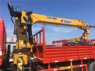 可拉挖机的单桥随车吊 送车上门，货到付款的便捷解决方案